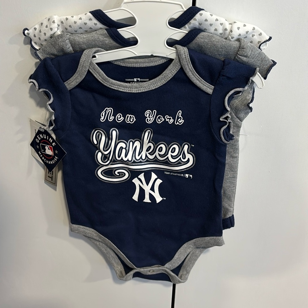 3 Piece New York Yankees Girls Onies NWT - Picture 1 of 5